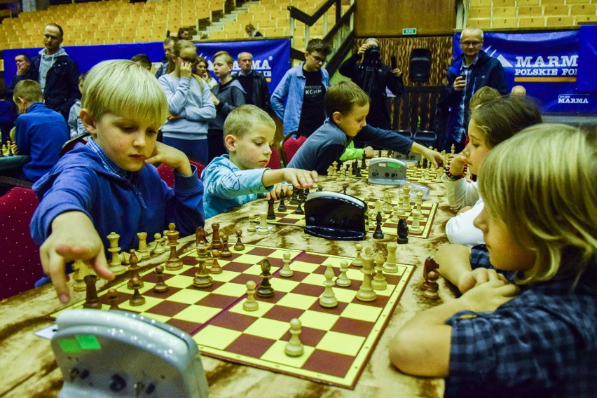 Osiemdziesięciu szachistów z Polski i Ukrainy walczyło o puchar prezydenta Tarnobrzega [ZDJĘCIA]