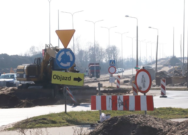 Trwa przebudowa alei Wojska Polskiego w Radomiu. Najwięcej prac toczy się obecnie w okolicach ronda Popiełuszki. 