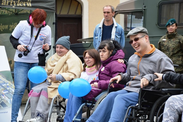 Dzień Godności Osób z Niepełnosprawnością Intelektualną oraz Europejski Dzień Walki z Dyskryminacją Osób Niepełnosprawnych obchodzono uroczyście na zielonogórskim deptaku.
