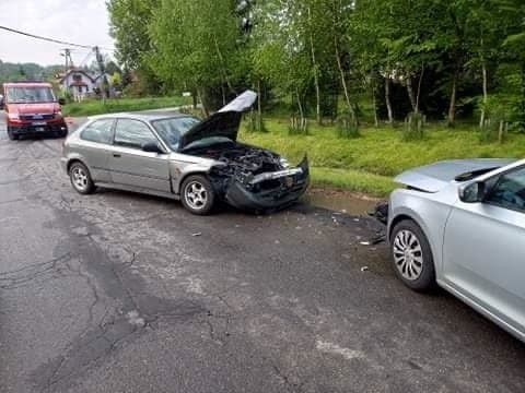 Wypadek w gminie Mogilany. Zderzenie dwóch samochodów. Jedna osoba ranna
