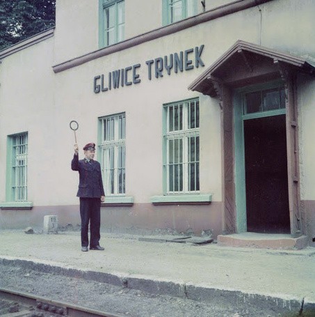 Stacja Gliwice-Trynek obsługiwała ruch na torowiskach o...