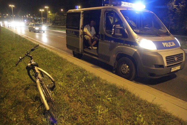 Ten rowerzysta dalej nie pojedzie, bo wypił. Od początku roku kujawsko-pomorska policja zatrzymała już ponad 500 takich delikwentów.