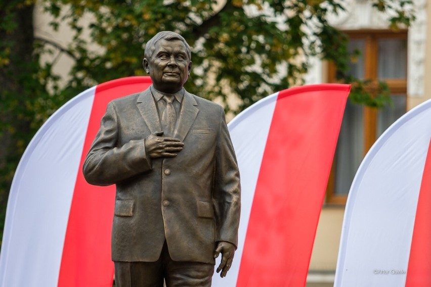 W Tarnowie obok dworca PKP odsłonięto pomnik prezydenta...