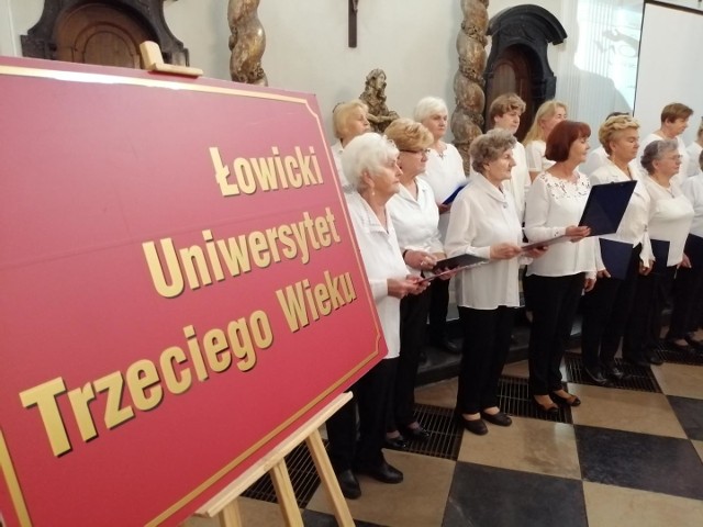 Uroczystość rozpoczęło odśpiewanie hymnu "Gaudeamus igitur" w wykonaniu chóru "Canticum