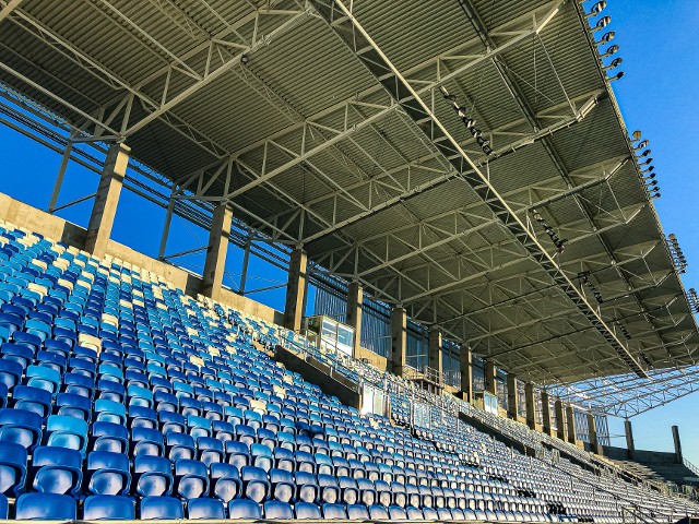 Nowa trybuna wschodnie na stadionie w Płocku