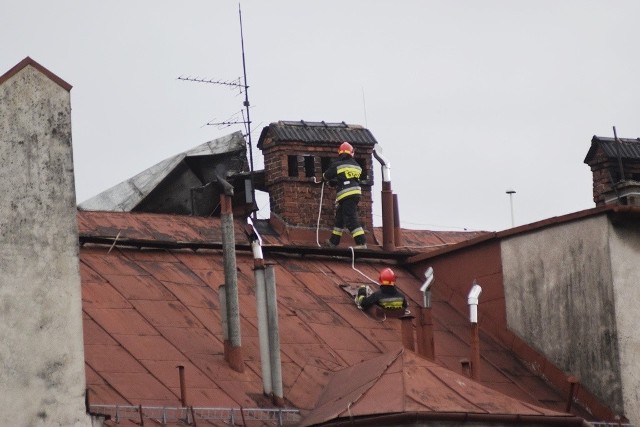 Silny wiatr zerwał dach kamienicy w Bielsku-Białej