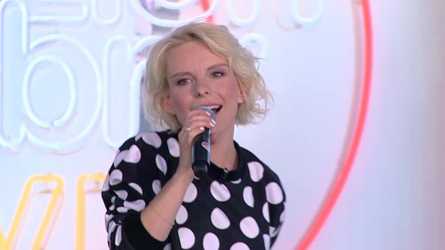 Alicja Janosz na scenie dd tvn!