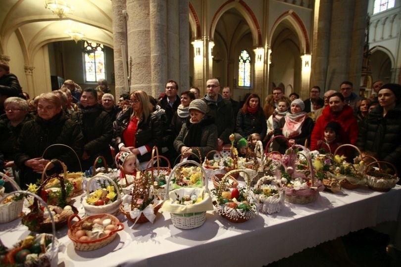 Sobota wielkanocna w Łodzi - święcenie pokarmów