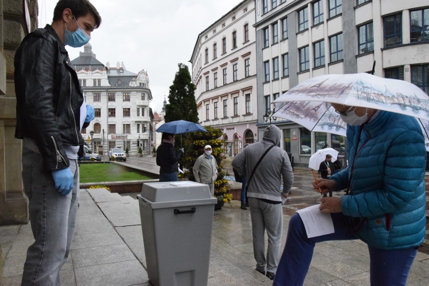 Mieszkańcy Bielska-Białej protestuja przeciwko udostępnianiu...