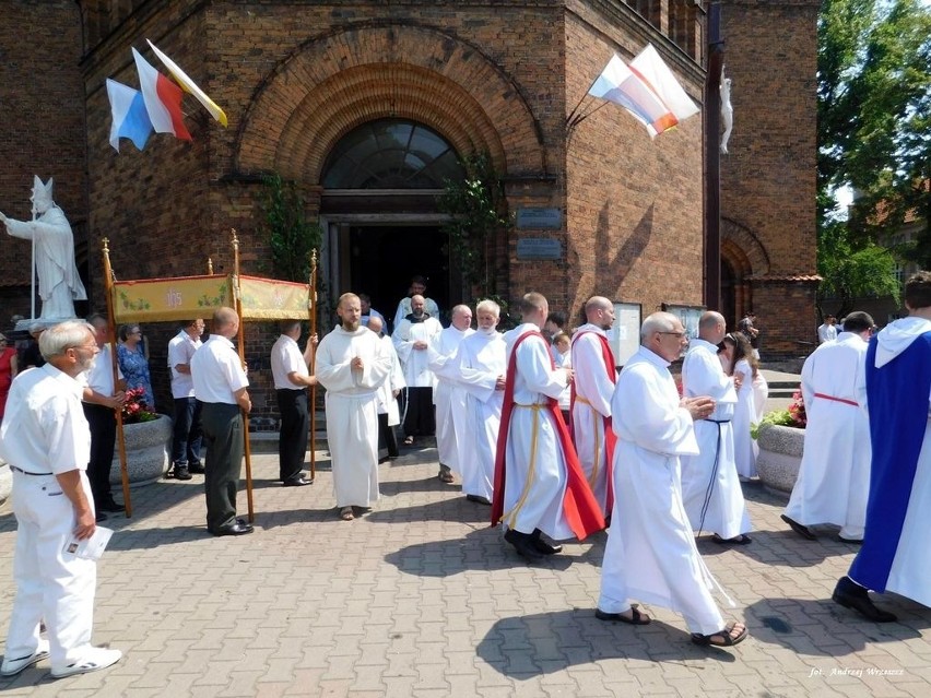 Procesja eucharystyczna parafii pw. św. Antoniego w Nowej...