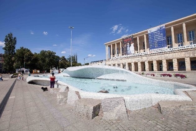 Po przebudowie na placu bez większych awarii działa jedynie fontanna...