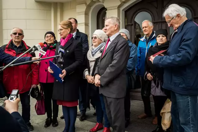 Chodzi o odrzucenie przez RM kandydatury prof. Romana Kotzbacha do Medalu Kazimierza Wielkiego. - Naszym zdaniem to przejaw swoistego nowego totalitaryzmu w samorządzie - mówi radna Szabelska.