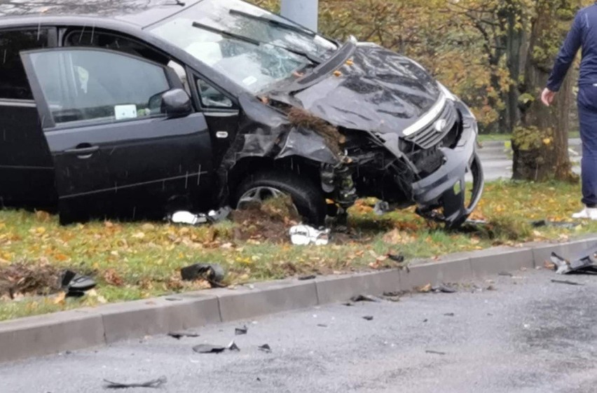 Nieostrożność przy zmianie pasa ruchu jest przyczyną...