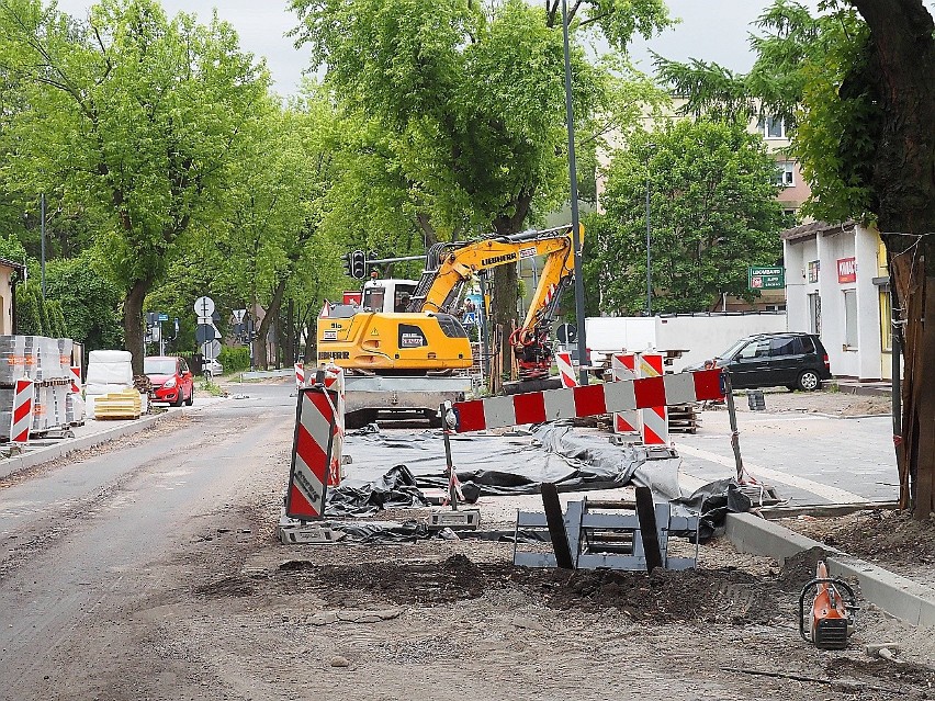 Remonty dróg w Łodzi. Na modernizowanej ul. Hipotecznej wybudowano chodniki. Zaczęła się wymiana nawierzchni