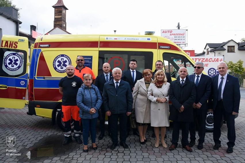 Przekazanie nowego ambulansu dla Pogotowia ratunkowego w...
