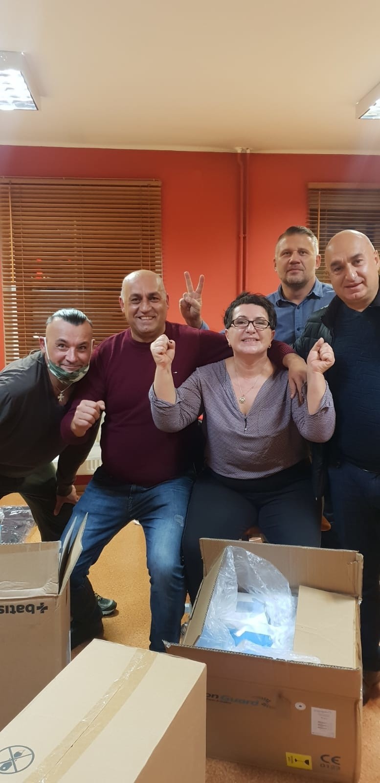 Ormianie z Opolszczyzny pakują dary dla szpitala w...