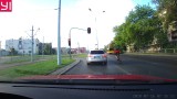 Rowerzysta przejeżdża przez skrzyżowania w Łodzi na czerwonym świetle. Trzy razy w ciągu minuty [FILM]