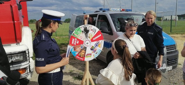 Ogromnym zainteresowaniem cieszył się  pokaz policyjnych motocykli. Było także koło fortuny przygotowane przez policjantów z Komenda Powiatowa Policji w Sandomierzu i Posterunku Policji w Koprzywnicy.