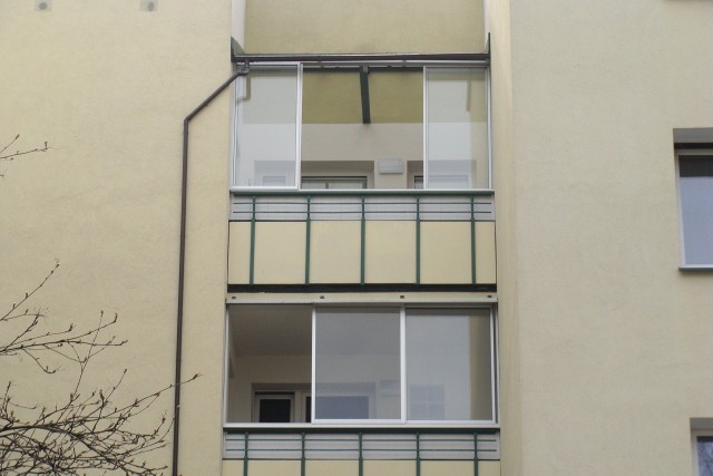 Zabudowa balkonu sprawi, że zyskamy nowe pomieszczenie w mieszkaniu, które możemy wykorzystać na różne sposoby.
