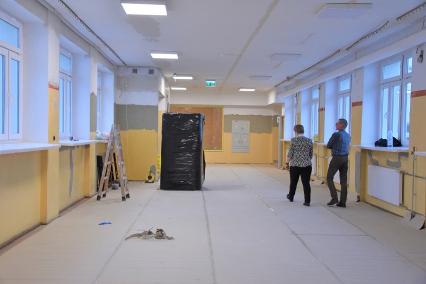 W Szkole  Podstawowej w Rynarzewie prace remontowe...