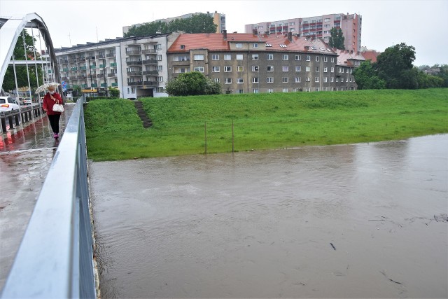 Poziom wody w Odrze w Opolu zaczyna opadać, w mieście odwołano pogotowie przeciwpowodziowe