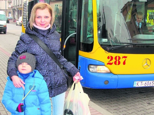 Ceny biletów autobusowych w Tarnowie są zdecydowanie za wysokie - ocenia Monika Wojtanowska, mama 6-letniego Wiktora. Popiera pomysł darmowych przejazdów dla dzieci i bezrobotnych