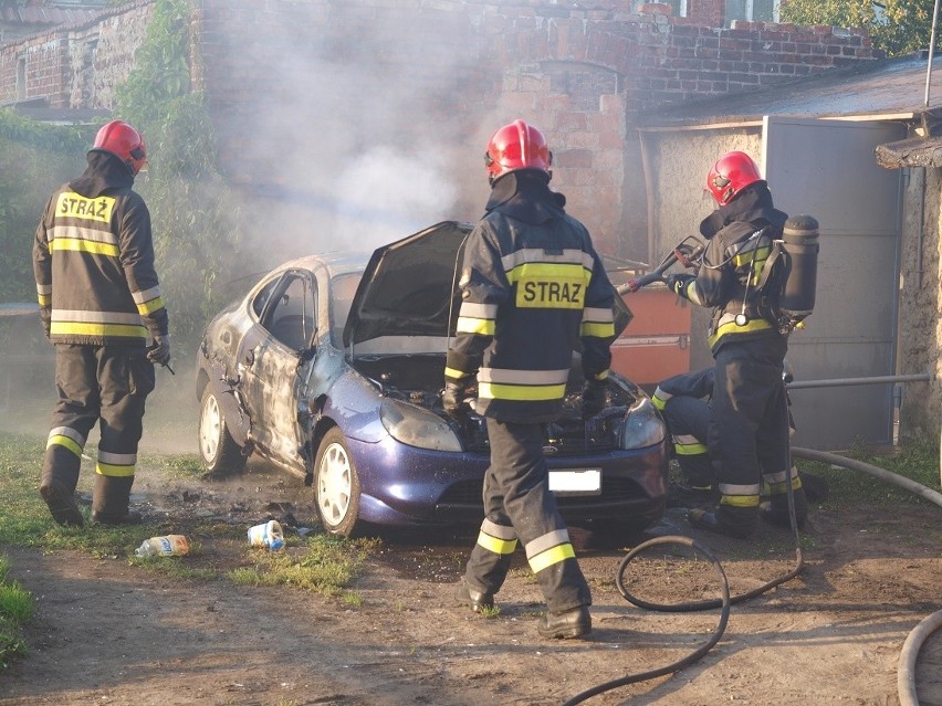 Pożar samochodu w Białogardzie [zdjęcia]