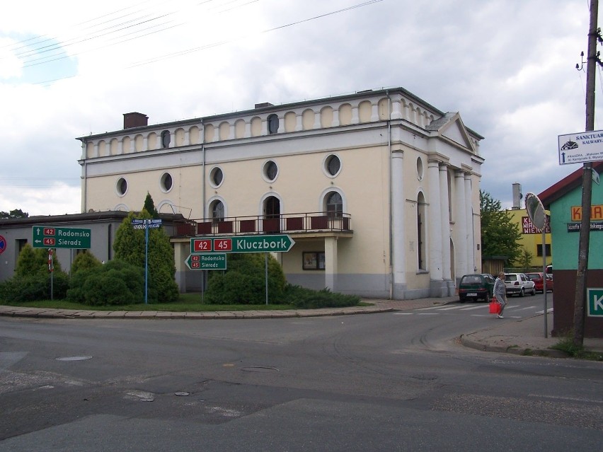 Dawna synagoga w Praszce, dzisiaj dom kultury.