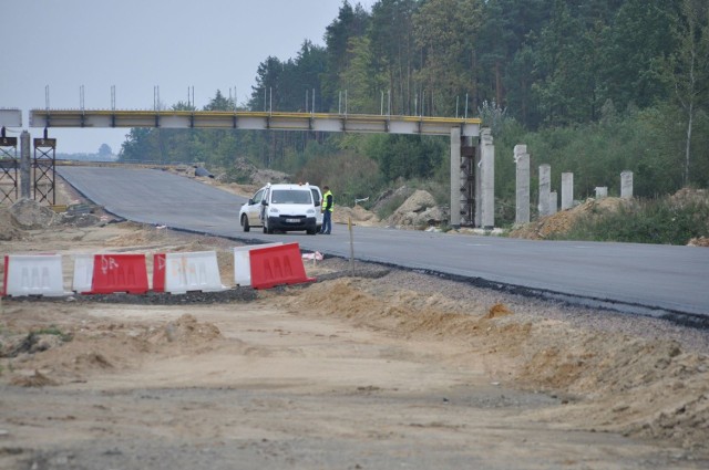 Ruch na trasie krajowej numer 7 od piątku będzie odbywał się fragmentem nowej jezdni przyszłej drogi ekspresowej S7.