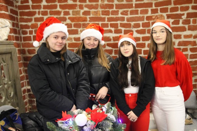 Mikołajki w kamienicy Grudziądzka 36 zorganizował Zespól Szkół nr 2 w Chełmnie ze wsparciem szkoły Podstawowej nr 4 w Chełmnie