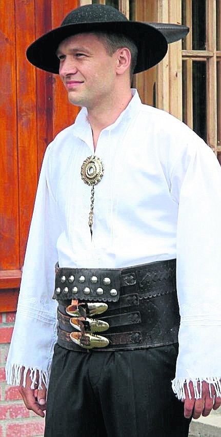 Michał Żebrowski nieraz ubierał już góralski strój ludowy