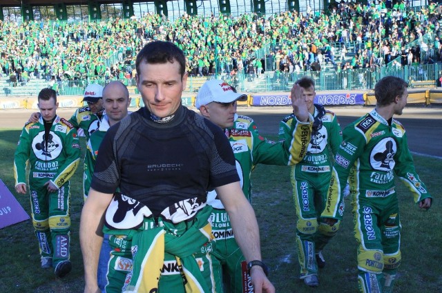 SPAR Falubaz Zielona Góra pokonał KS Toruń 47:43. Po meczu zawodnicy tradycyjnie wyszli do kibiców podziękować za doping.