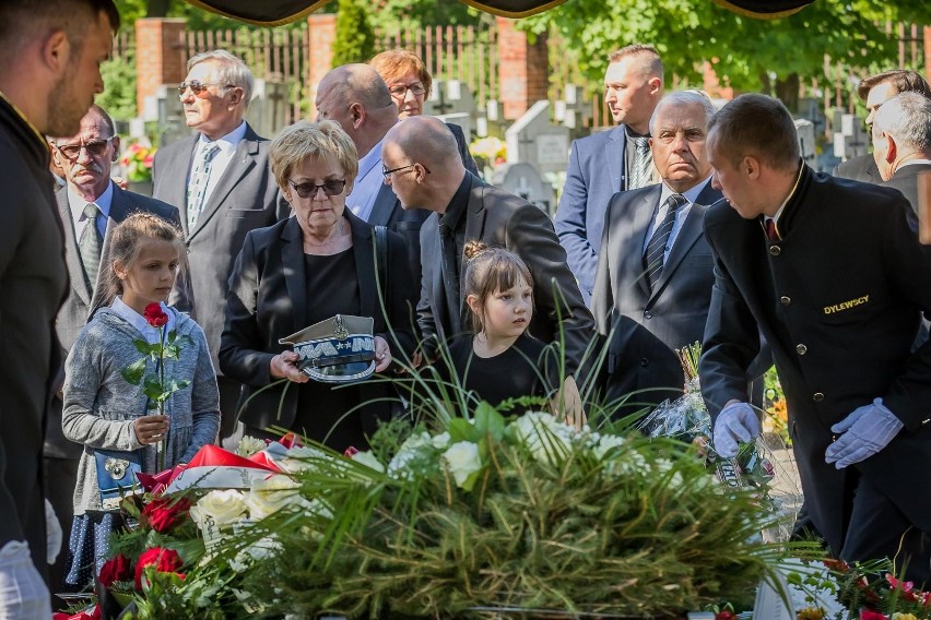 W sobotę, 5 maja 2018, na cmentarzu Nowofarnym przy ul....