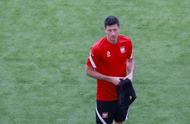 Lewandowski zakończył trening z grymasem bólu. Nie zagra ze Szkocją?