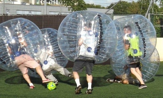 Zdjęcie obrazujące, jak wygląda gra w Bubble Football.