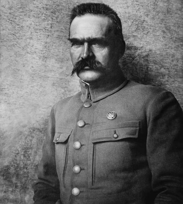 To zdjęcie Józefa Piłsudskiego zostało wykonane w 1919 roku.