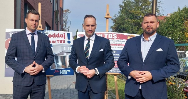 Sławomir Batko, Janusz Kowalski i Bartosz Piekarski na konferencji prasowej