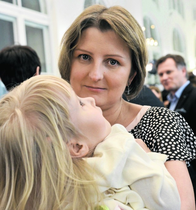 Tisa Żawrocka-Kwiatkowska podczas jubileuszu 18-lecia powstania Fundacji „Gajusz”. Fundacja pomaga chorym dzieciom i ich rodzinom. Prowadzi m.in. hospicjum domowe, stacjonarne oraz prenatalne. Dziś swą siedzibę ma przy ul. Dąbrowskiego w Łodzi