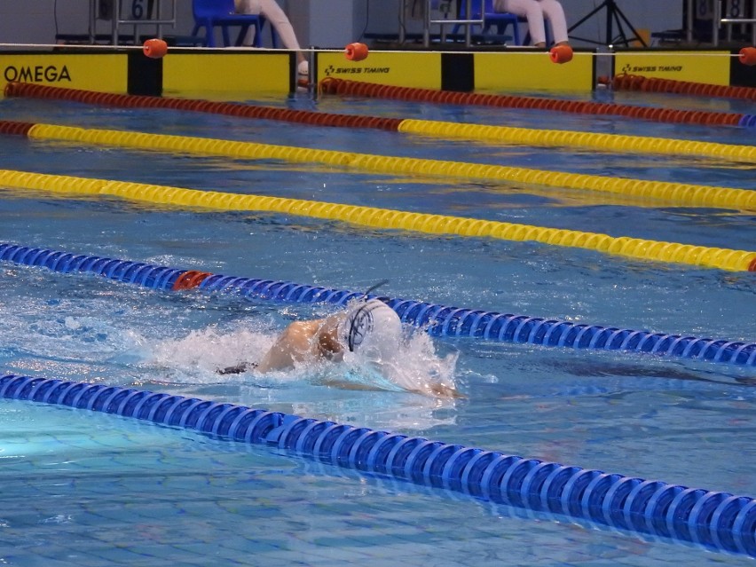 Świetny start pływaków Unii Busko-Zdrój. 19 medali i pobity rekord okręgu na mistrzostwach w Ostrowcu Świętokrzyskim [ZDJĘCIA]