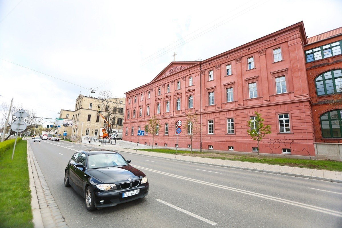 Tak zmienia się były szpital bonifratrów na Przedmieściu Oławskim we  Wrocławiu. Będzie tu dom opieki [ZDJĘCIA, WNĘTRZA] | Gazeta Wrocławska