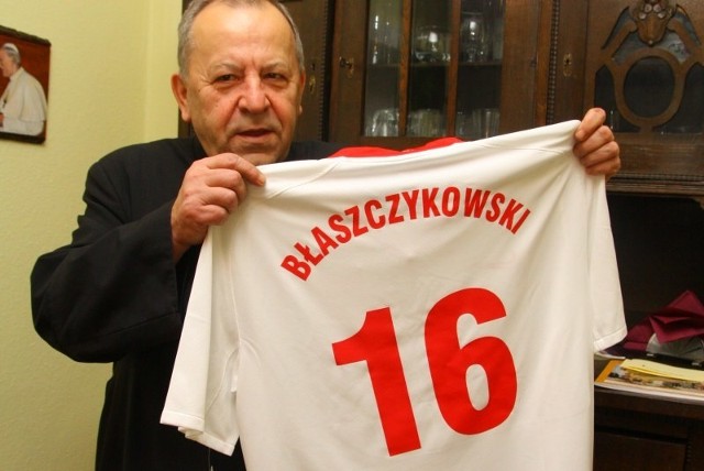 - Pieniądze z licytacji koszulki kapitana reprezentacji Polski bardzo nam pomogą - mówi ks. prałat Zygmunt Lubieniecki.