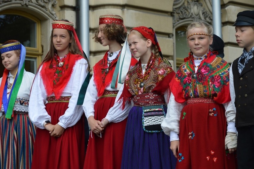 Sądeczanie uczyli się podstawowych kroków estońskich tańców [ZDJĘCIA]