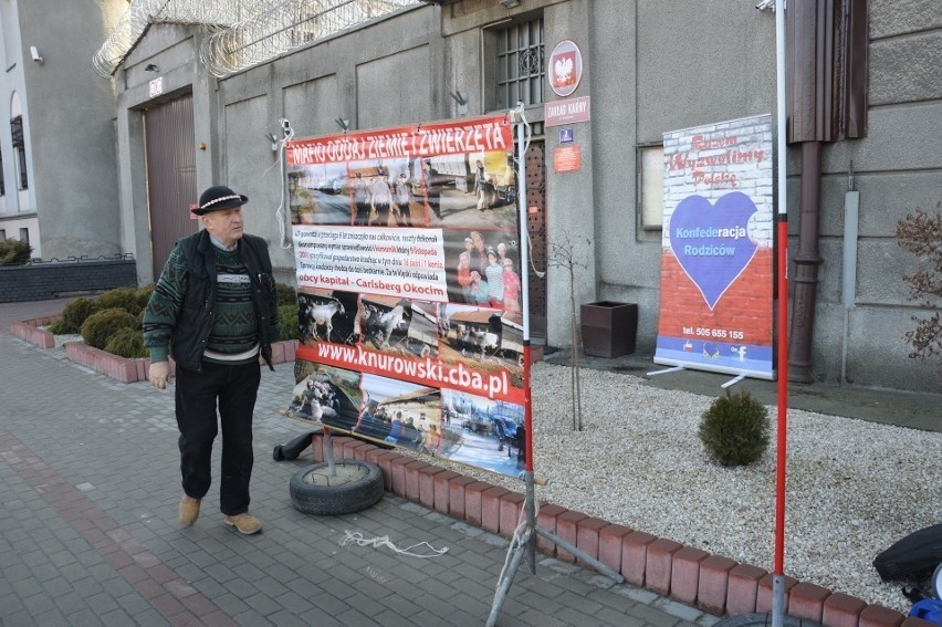 Protest rolnika pod gmachem sądu: walczę już 25 lat