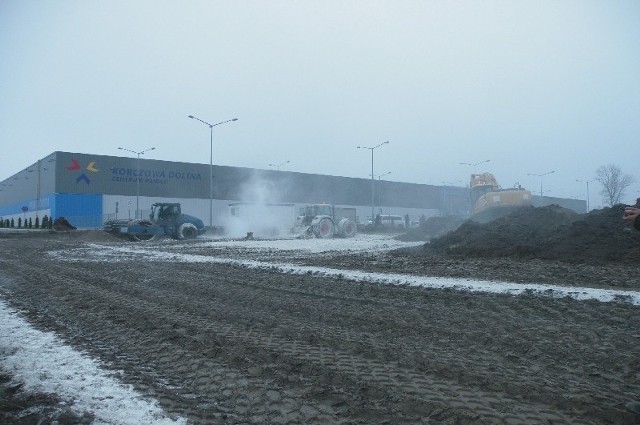 Ruszyła budowa Hali Lwowskiej w Młynach w gm. RadymnoRozpoczęły się prace przy budowie Hali Lwowskiej, drugiej w kompleksie Centrum Handlu Korczowa Dolina.