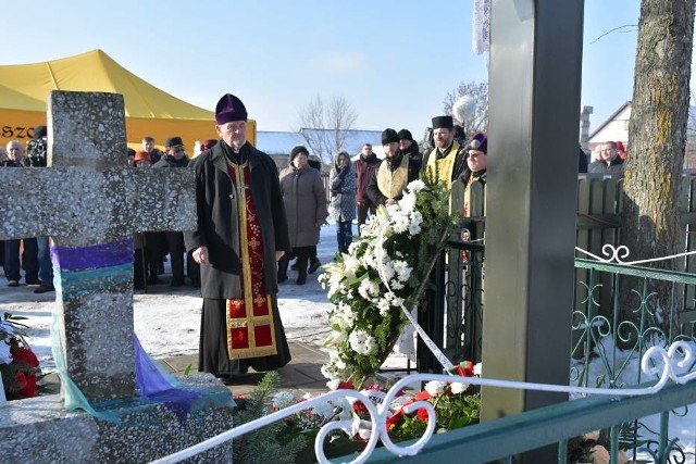 W tym roku, z powodu pandemii koronawirusa, nie było oficjalnych uroczystości. Mieszkańcy i lokalne władze wciąż pamiętają o tej tragedii.