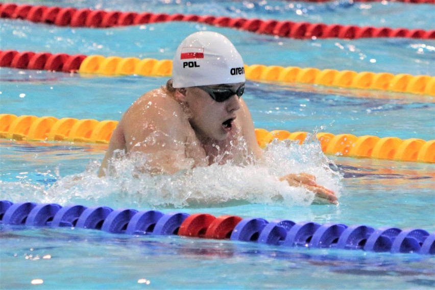 Pływanie. Mistrzostwa Europy. Bartosz Skóra wywalczył w Rzymie Medale i rekordy