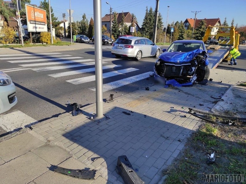 Wypadek w Opolu. Skoda wymusiła pierwszeństwo na volvo....