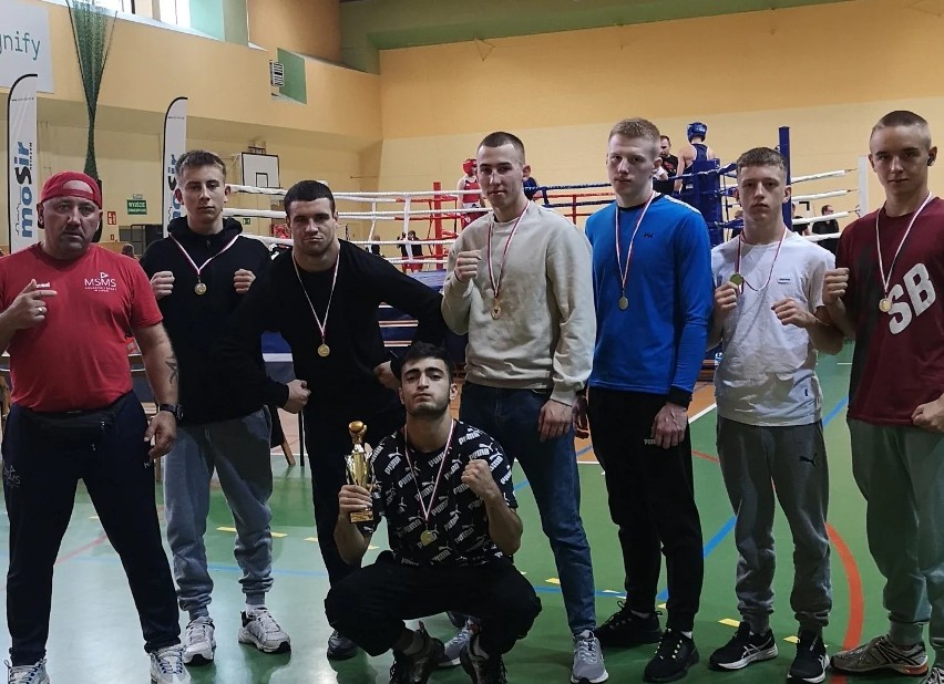 Petarda w wykonaniu pięściarzy UKS Victoria Boxing Łódź trenerów Bogdana Szuby i Andrzeja Bondarczuka