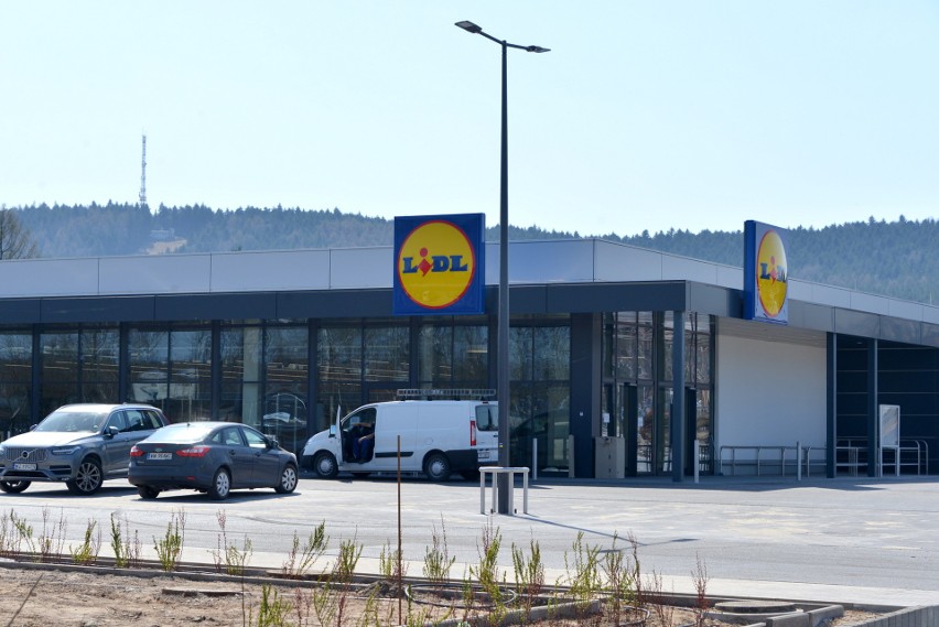 Nowy sklep sieci Lidl, zlokalizowany jest przy ulicy Księdza...