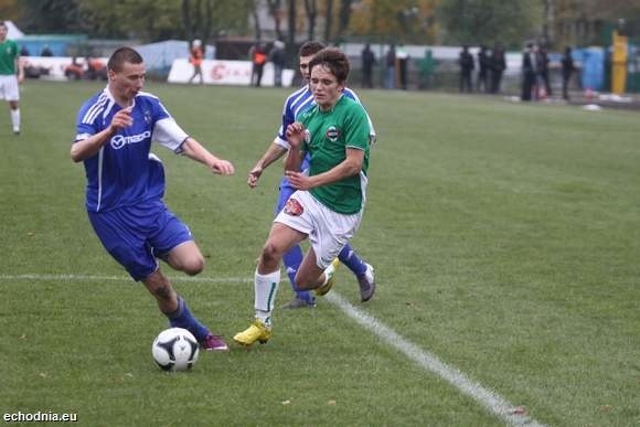 Krystian Puton (w zielonej koszulce) zagra w wyjściowym składzie Radomiaka w meczu z Zawiszą w Rzgowie.